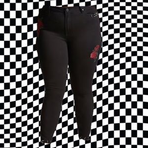 pierced step hem rose patch jeans 🥀